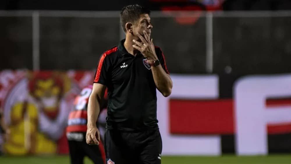 Ex-técnico de Vitória e Athletico-PR é anunciado pelo River-PI para 2024