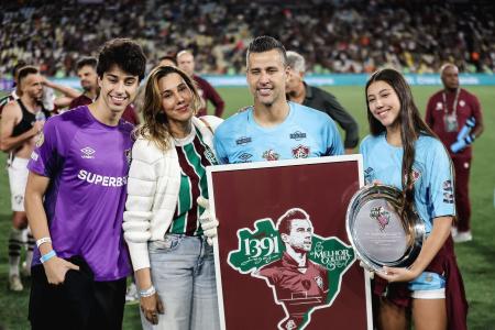 Fábio chegou aos 1391 jogos como jogador profissional e foi homenageado pelo Fluminense
