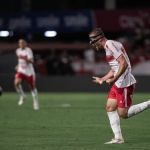 CRB atropela o líder Vitória, faz 6 a 0 e embola a classificação da Série B