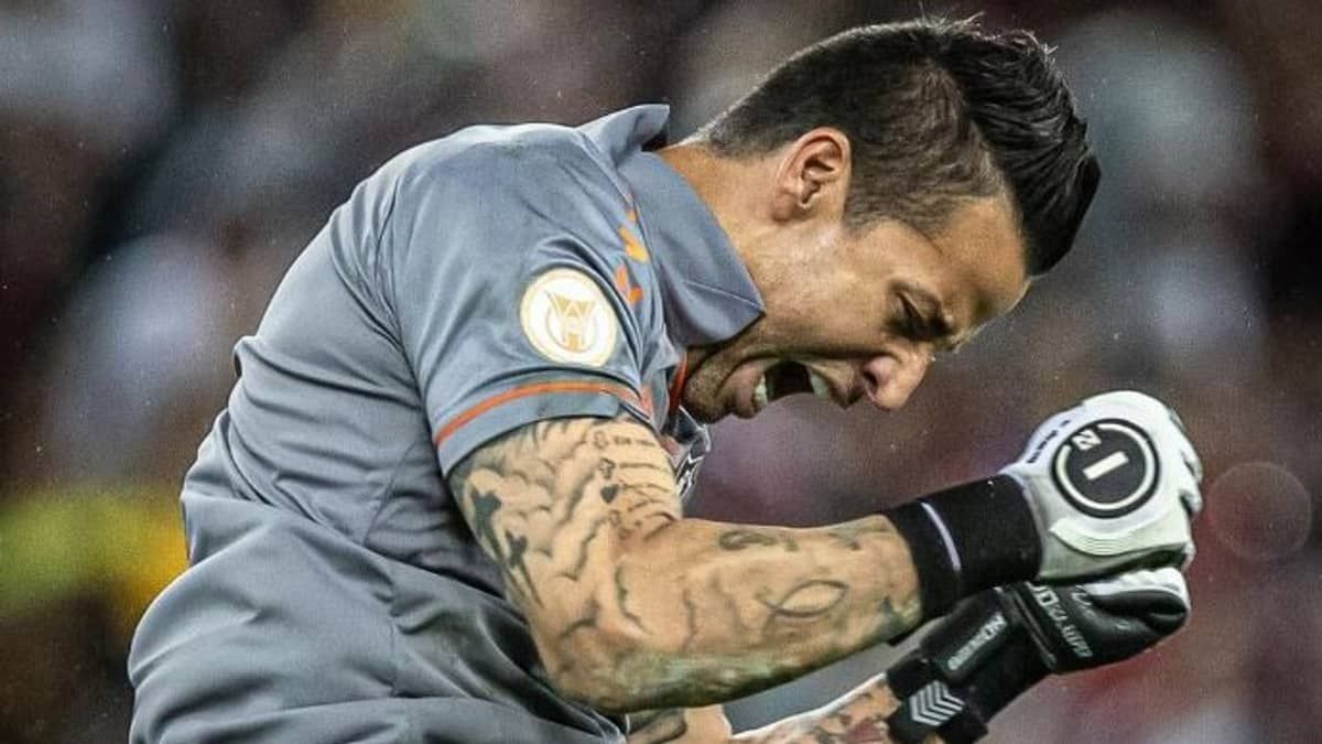 Fábio pode alcançar título da Libertadores em 100º jogo pela competição