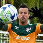 Após derrota por 4 a 2, Fluminense exalta Fábio: 'Você é craque'