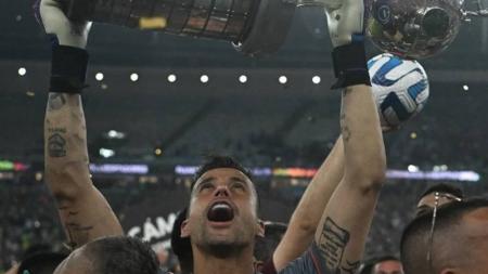 Fábio levanta a primeira Libertadores da carreira