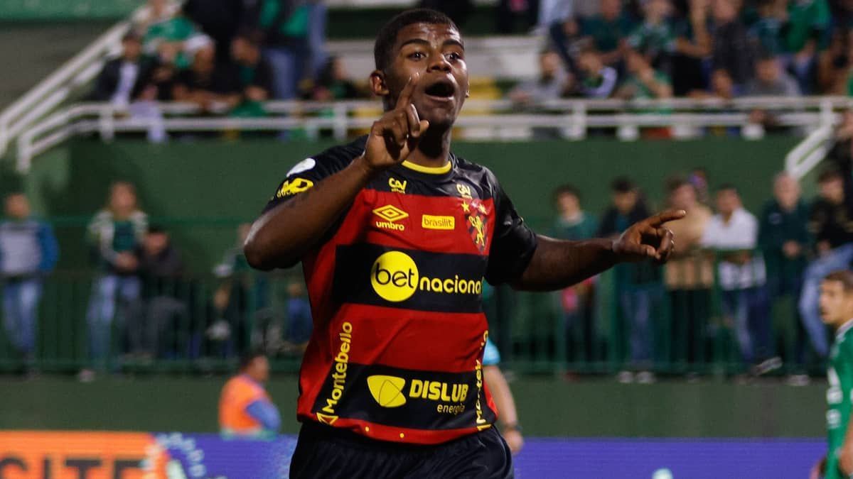 Enderson admite surpresa com Fábio Matheus no Sport: 'A gente não contava'