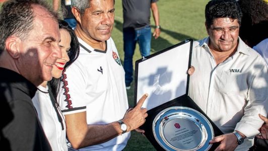 Fábio Melo, à esquerda, ao lado do governador da Bahia, Jerônimo Rodrigues, e do presidente da CBF, Ednaldo Rodrigues