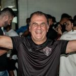 Campeão da Série B, Vitória consulta torcida: título merece estrela no escudo?