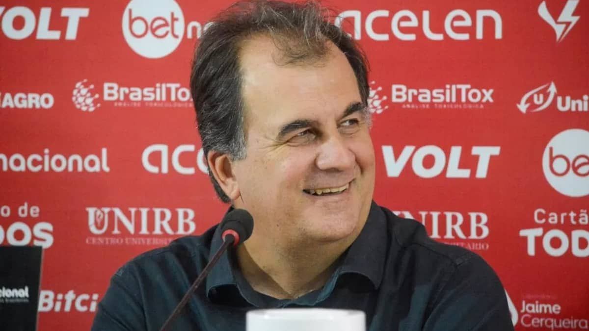 Presidente do Vitória avalia 'trabalho exitoso' de Léo Condé e busca mais reforços: 'Para voltar à Série A'