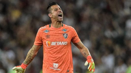Fábio renovou com o Fluminense até o final de 2025
