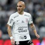 Fábio Santos vê melhora no Corinthians, mas lamenta novo empate