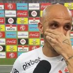 Emocionado, Fábio Santos anuncia que encerrará a carreira ao final do ano