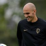 Luxa faz testes e Corinthians deve ter mudança surpreendente no meio de campo