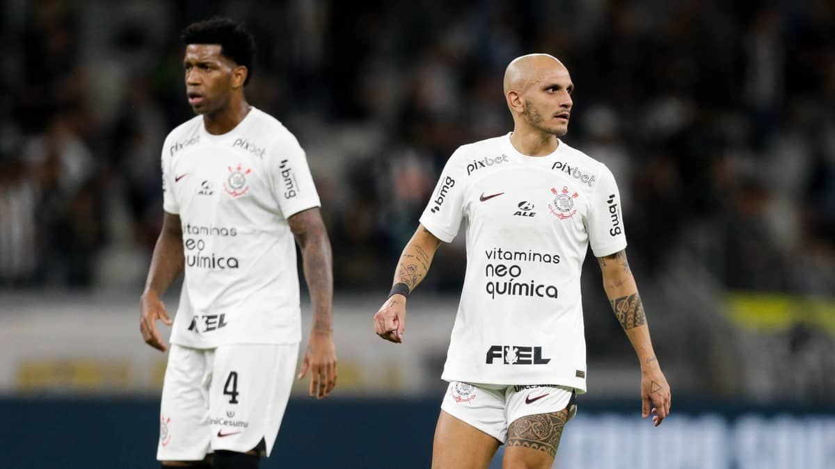 Fábio Santos cobra personalidade ao elenco do Corinthians