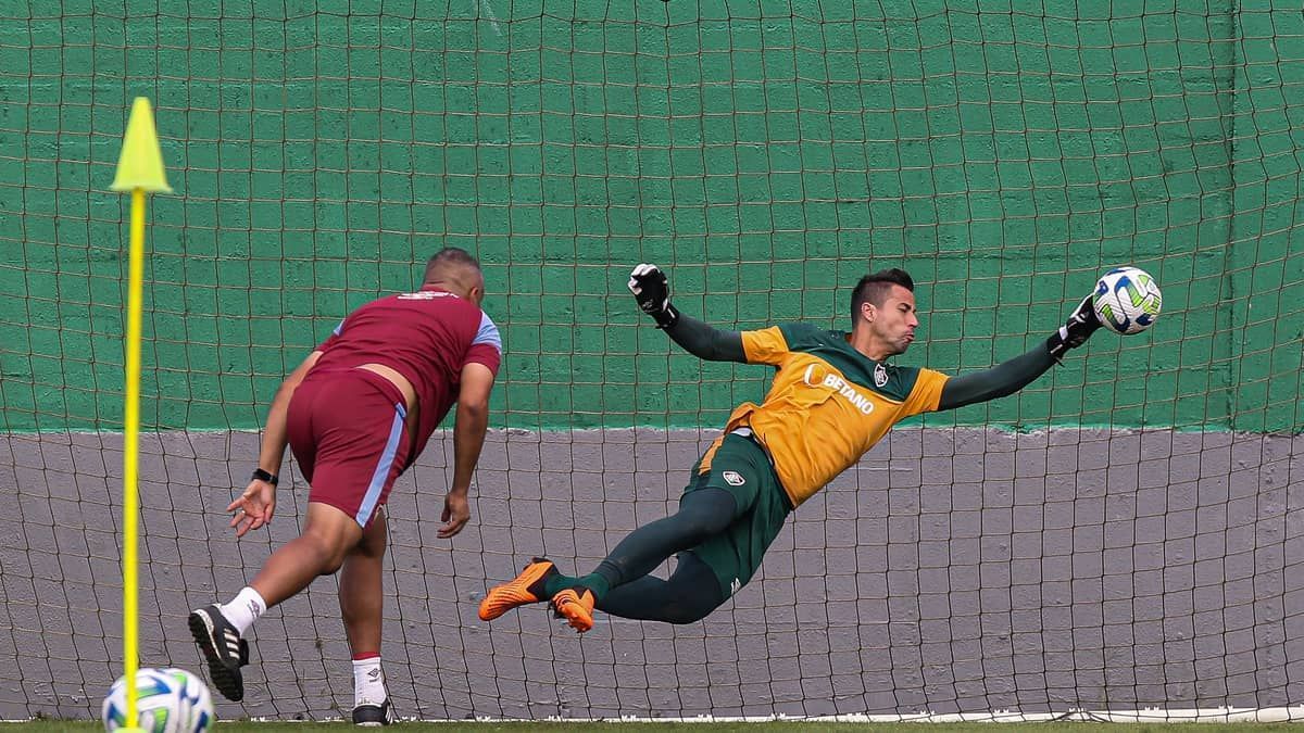 Fluminense se movimenta para renovar por mais um ano com Fábio