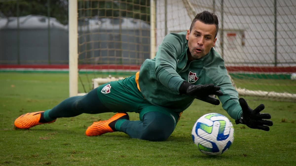 Ídolo do Cruzeiro chega aos 100 jogos com a camisa do Fluminense