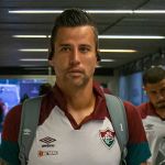 Fábio desconversa sobre renovação com o Fluminense e agradece a torcida