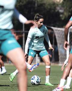 Fabiola Sandoval durante treino do Cruzeiro