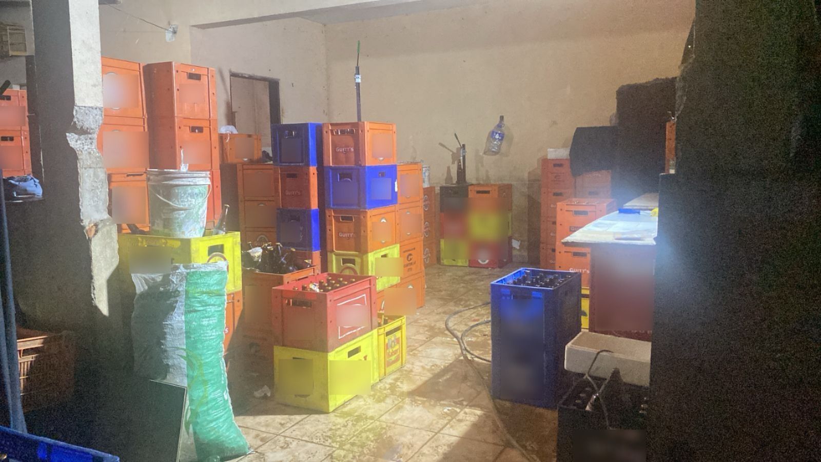 SP: Polícia fecha fábrica clandestina de cerveja e prende 17 suspeitos