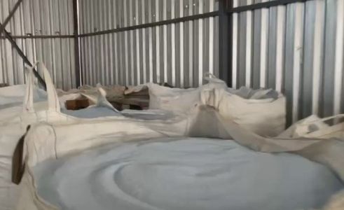 A fábrica clandestina de sabão em pó na zona rural de Dores do Indaiá, na região Central de Minas Gerais, tinha cerca de 15 funcionários trabalhando em condições insalubres