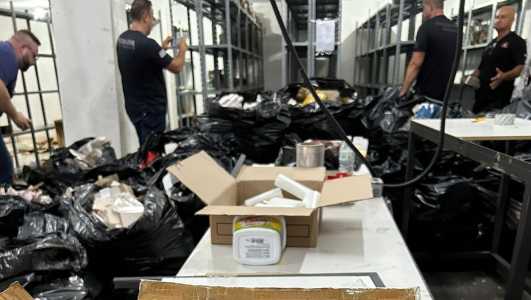 Polícia Civil descobre fábrica de perfumes falsificados em SP | CNN Brasil