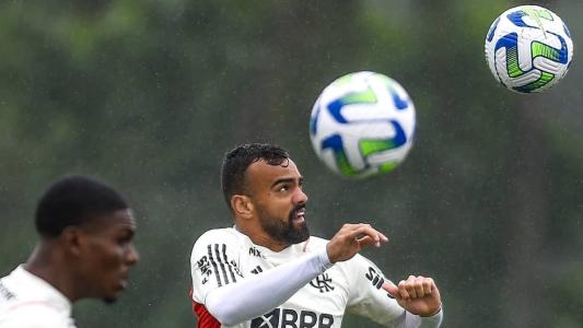 Fabrício Bruno durante atividade do Flamengo no Ninho do Urubu