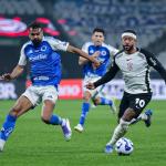 Fabrício Bruno, do Cruzeiro, sobre duelo com Memphis: 'Feliz por ter levado a melhor'