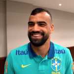 Fabrício Bruno se apresenta à Seleção Brasileira e projeta jogo contra o Paraguai