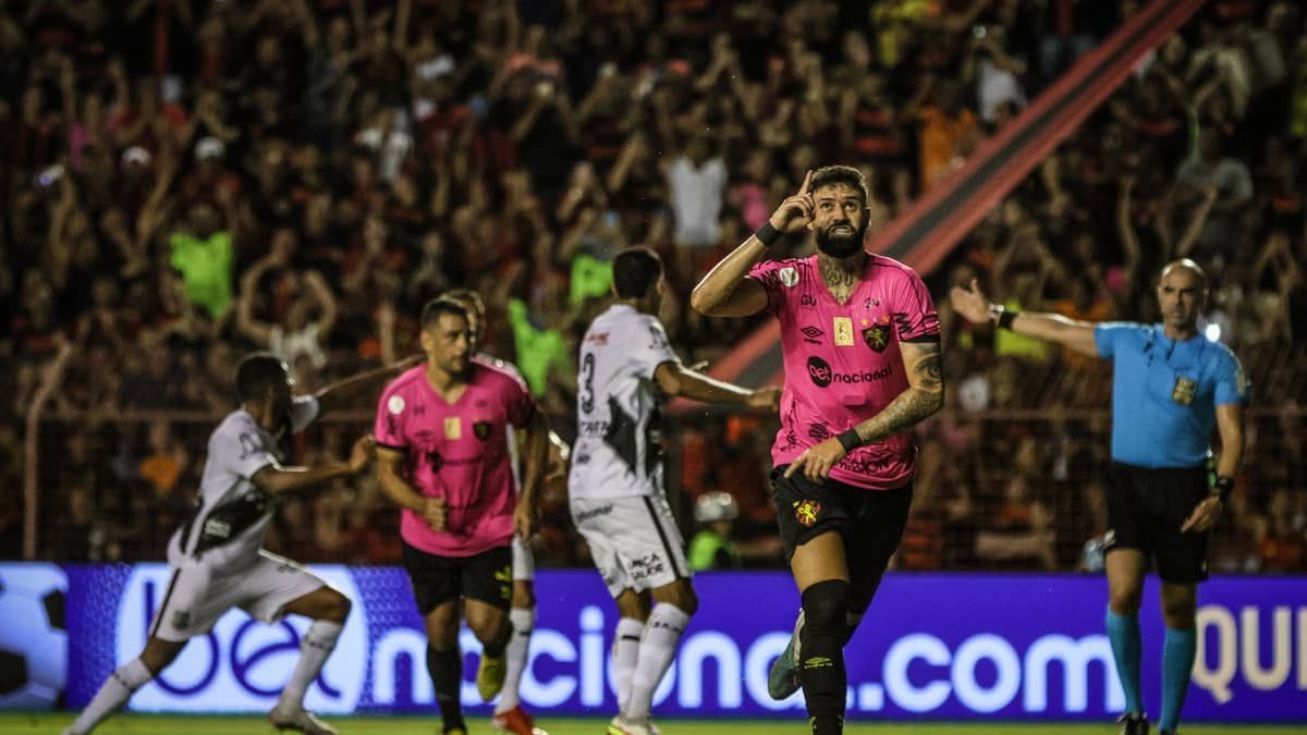 Após ignorar Enderson, Fabrício Daniel explica acordo por pênalti no Sport