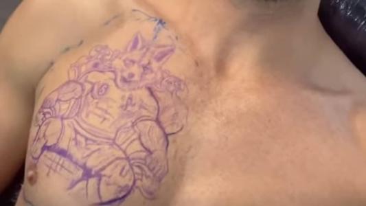 Fabrício, ex-Cruzeiro, tatuou Raposão no peito