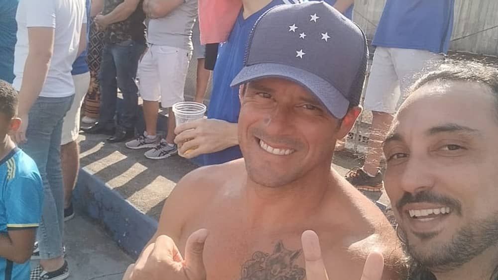 Ex-volante do Cruzeiro estava na torcida em jogo com confusão generalizada
