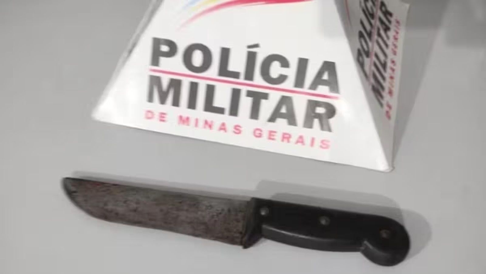 Homem fica em estado grave após ser esfaqueado pelo pai durante discussão em MG