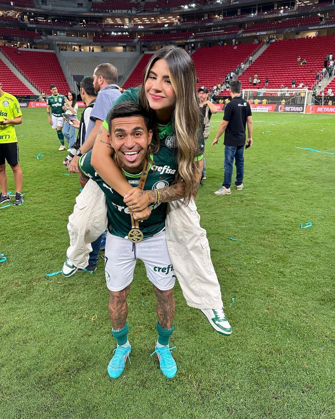 Dudu, do Palmeiras, e esposa anunciam gravidez de primeiro filho do casal