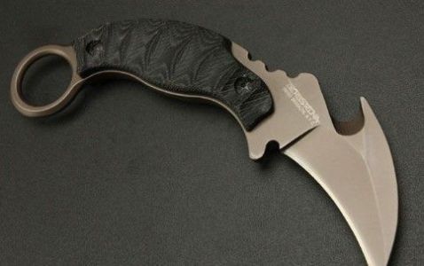 Segundo a Polícia Militar (PM), Joyce Gomes Ferreira bebia em casa quando começou uma discussão com a mãe, Mônica de Cássia Ferreira, 47 anos.