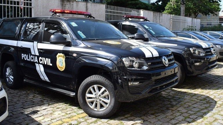 Homem é assassinado e tem corpo jogado dentro de carro em famosa praia no Espírito Santo