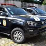 Homem é assassinado e tem corpo jogado dentro de carro em famosa praia no Espírito Santo