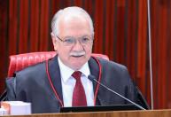 Presidente do STF prepara projeto para regulamentar remuneração de juízes