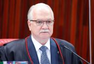 Fachin se reúne com Nunes Marques às vésperas de julgamento contra Moraes
