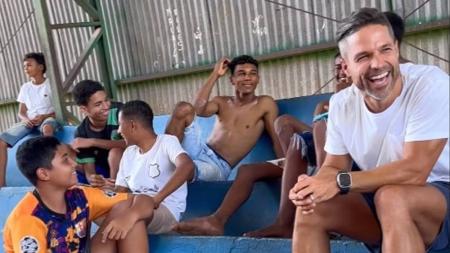 Diego Ribas, ex-Flamengo, perde 'pelada' com fãs e tem que pagar aposta