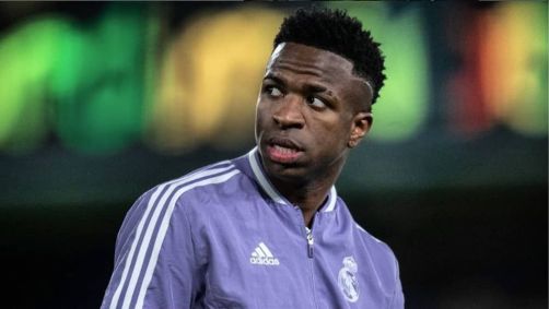 Vini Jr demonstra apoio a Igor Paixão, que sofreu racismo de jornal espanhol