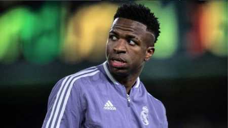 Vini Jr demonstra apoio a Igor Paixão, que sofreu racismo de jornal espanhol