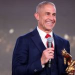 Sylvinho, ex-Corinthians, recebe prêmio por desempenho na seleção da Albânia 