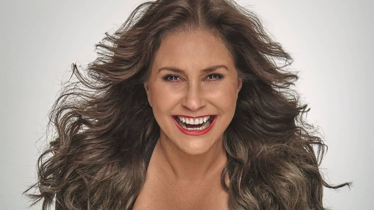Há 40 anos, Fafá de Belém lançou álbum com música política e capa sensual 