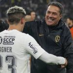 Fagner perdeu quatro quilos antes de decisão pelo Corinthians