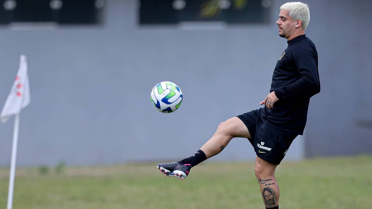 Corinthians se reapresenta ao CT com novidade em campo