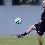Corinthians se reapresenta ao CT com novidade em campo