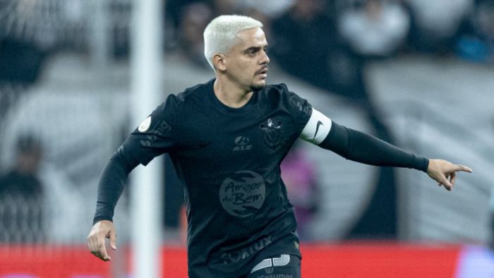 Fagner em ação pelo Corinthians, em julho de 2024