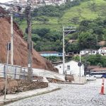Morro da Forca começa a deslizar em Ouro Preto e mobiliza autoridades locais