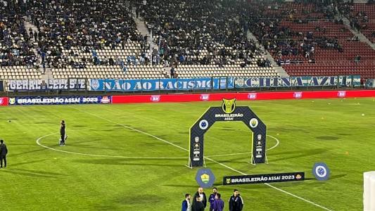 Faixa exibida pela torcida celeste em Sete Lagoas