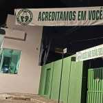 Torcida do América coloca faixas no CT em apoio ao time