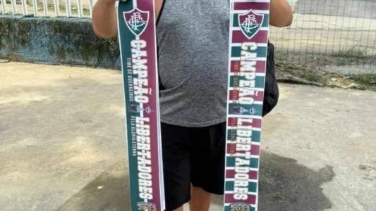 Faixas que eram comercializadas na porta do Maracanã