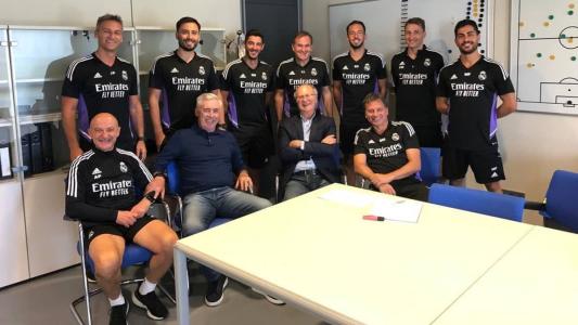 Falcão, Ancelotti e membros da comissão técnica do Real Madrid, em setembro de 2022