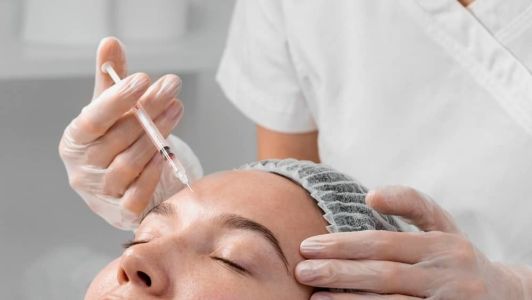 Falsa médica é presa por usar registro de profissional para fazer procedimentos